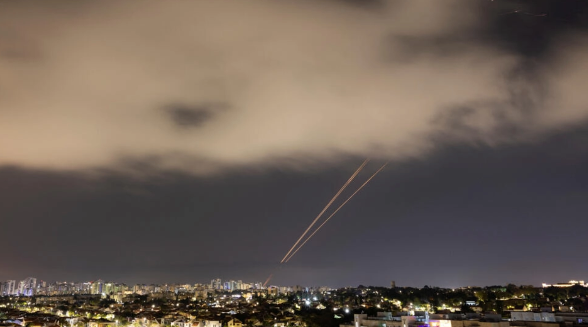 伊朗首次直接从本土攻击以色列 内盖夫空军基地遭击中